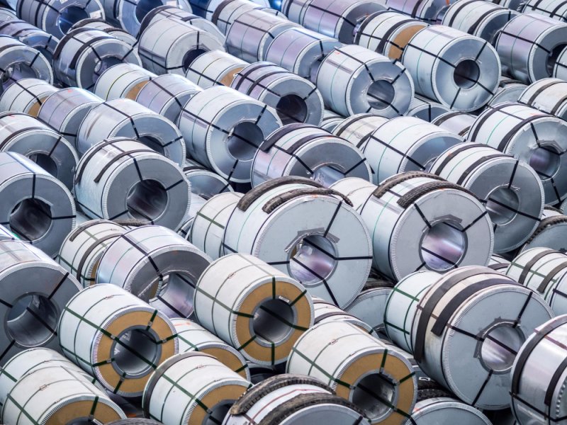 Листы из углеродистой, нержавеющей стали и алюминия: различия и сферы применения